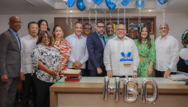 Colaboradores de Promipyme festejan cumpleaños del director general